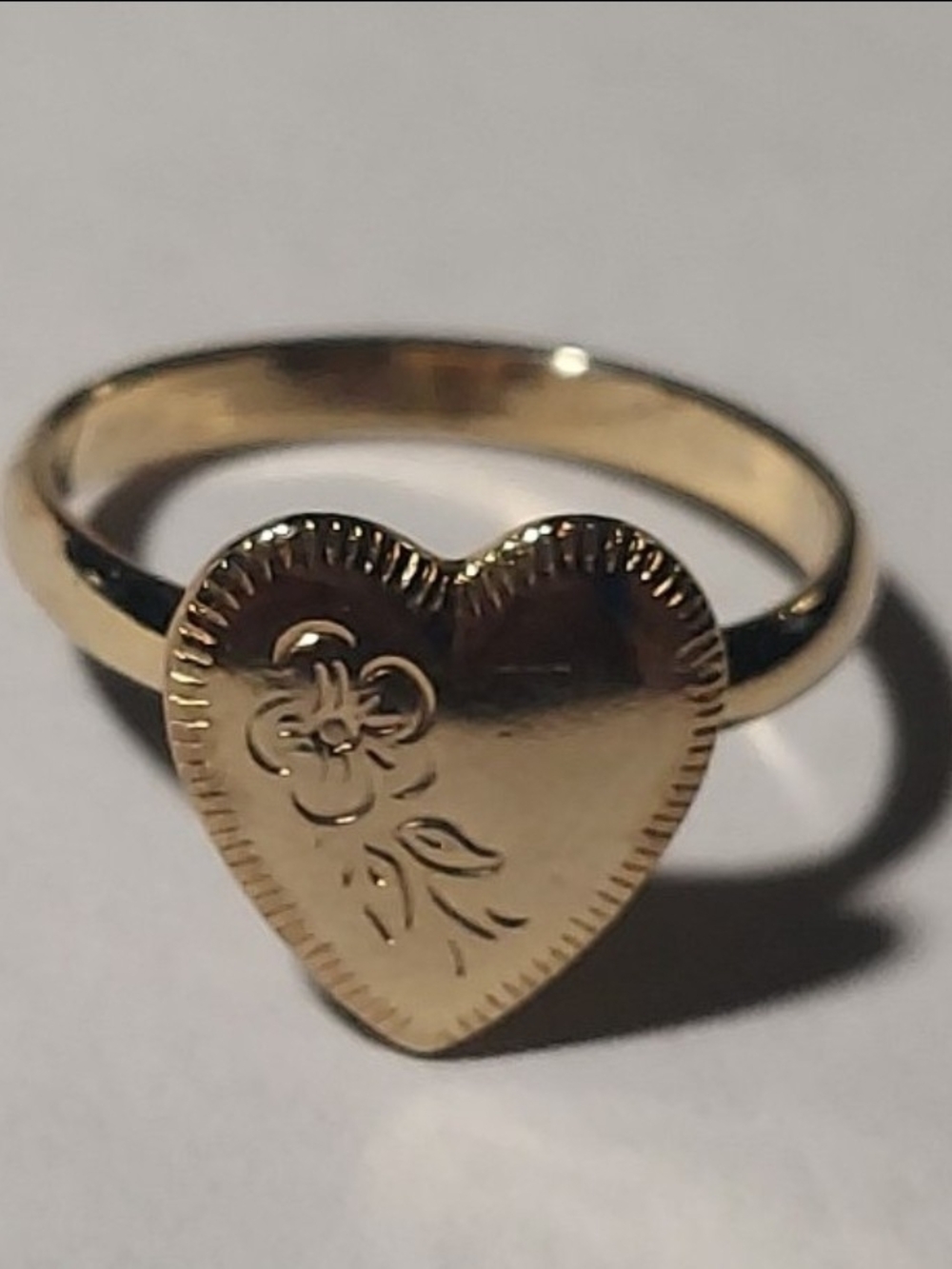VINTAGE AVON CHILD'S ADJUSTABLE HEART SIGNET RING
